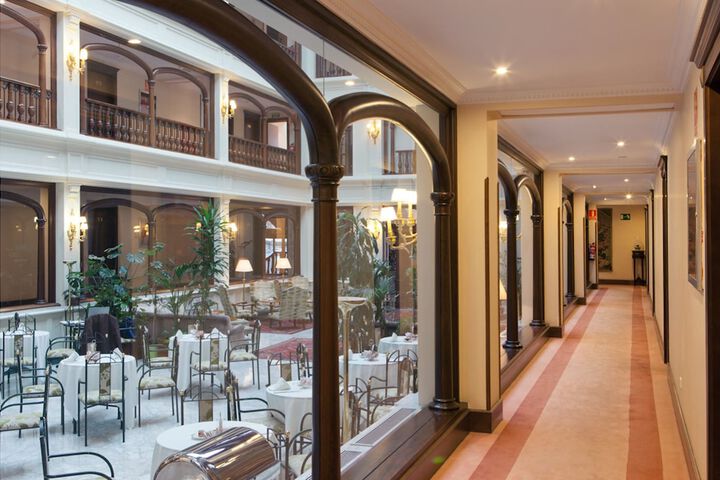 Ballroom/Hall 36 of 41