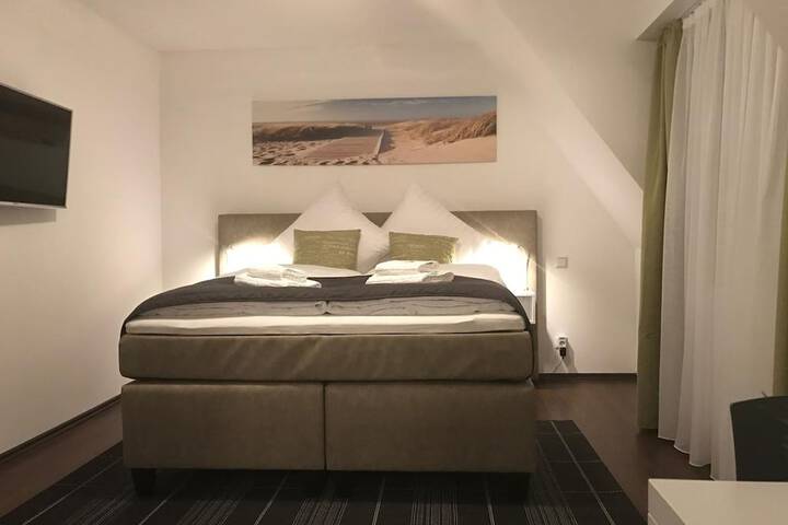 Room 8 of 10