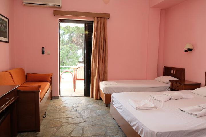 Room 7 of 12