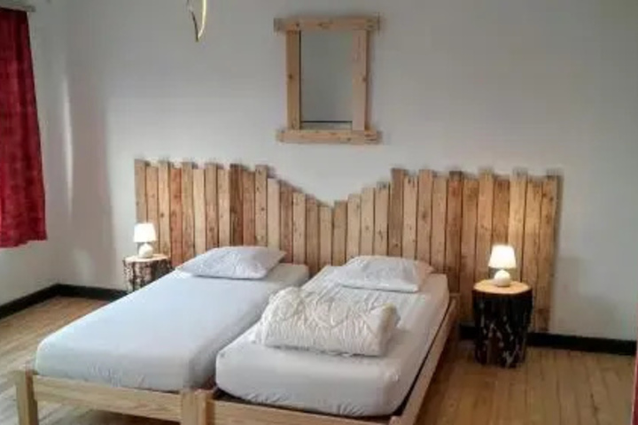 Room 8 of 12