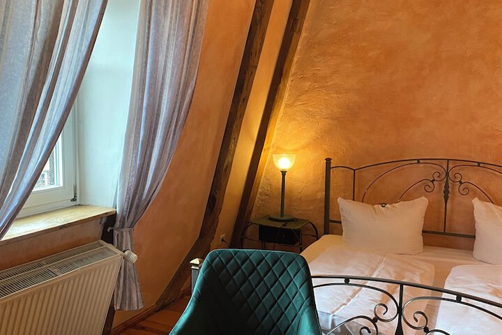 Room 26 of 101
