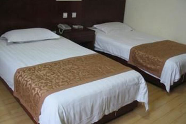 Room 6 of 9