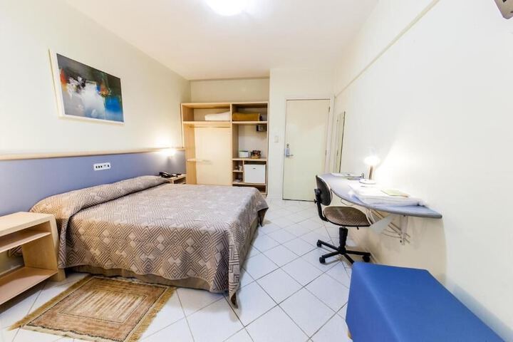 Room 6 of 36