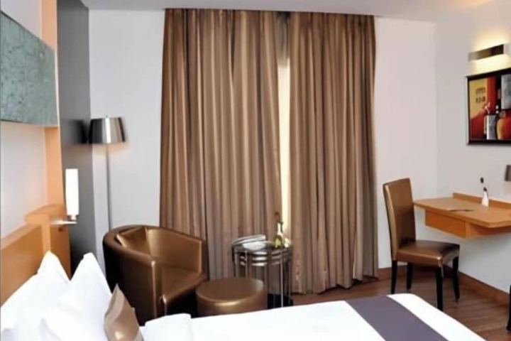 Room 5 of 33