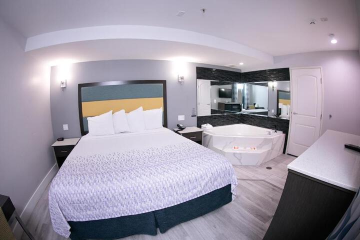 1 King Bed (5 of 12)