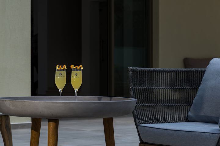 Lobby lounge