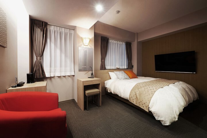 Room 8 of 33