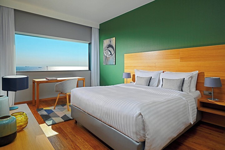 Room 14 of 86