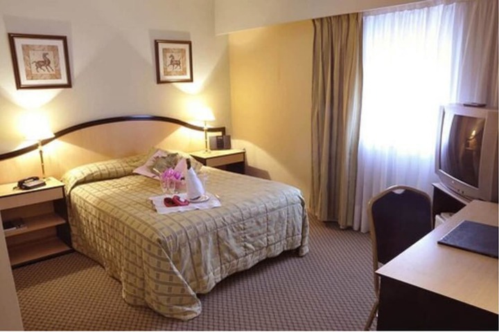 Room 8 of 28