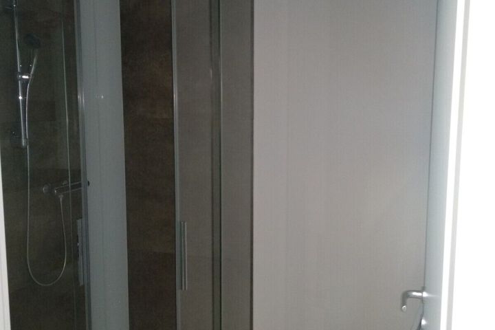 Room 27 of 182