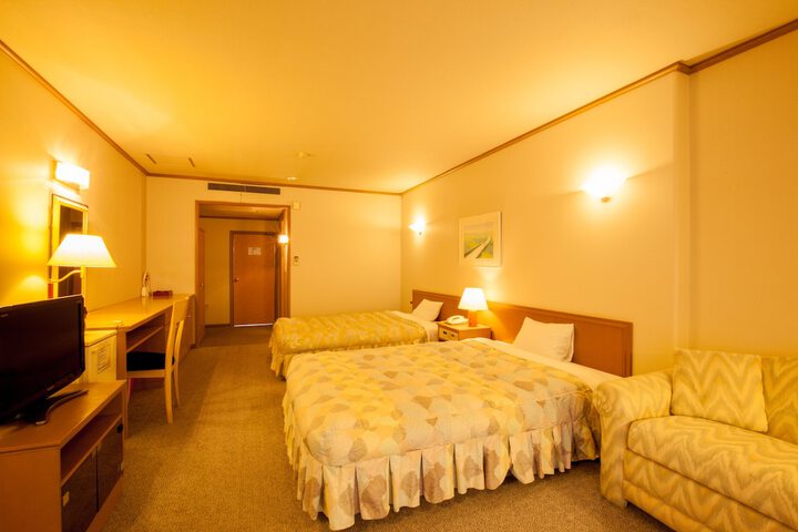Room 8 of 33