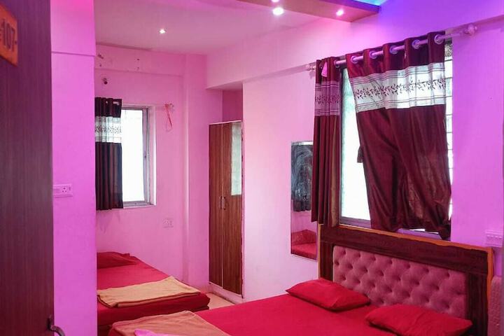 Room 7 of 8