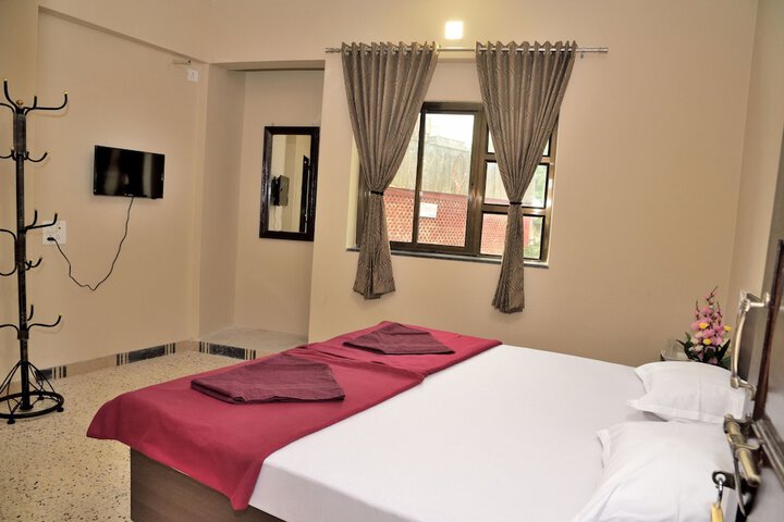 Room 4 of 18