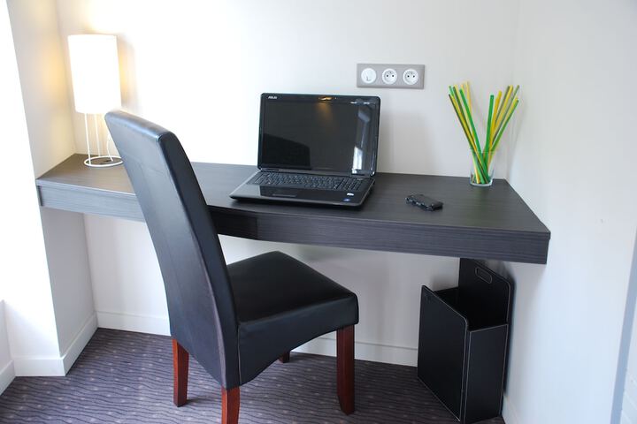 Room 4 of 27