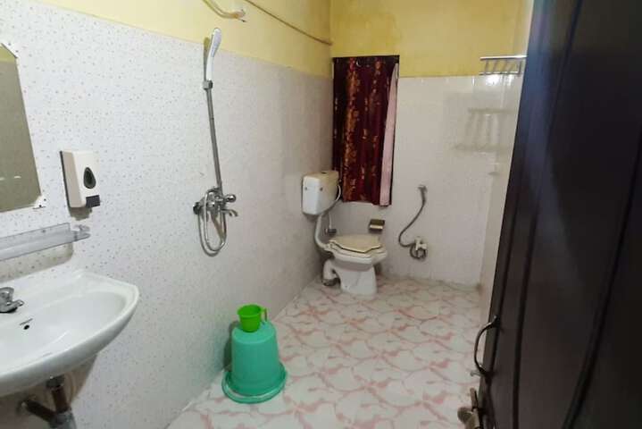 Room 13 of 19
