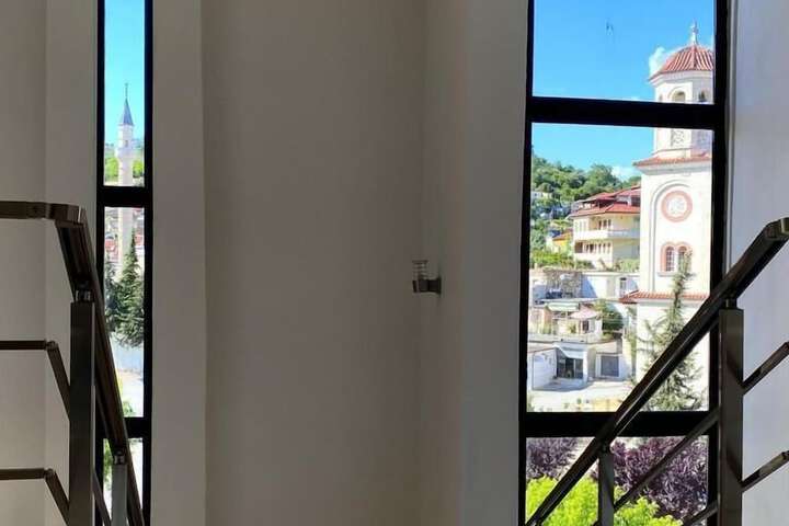 Hotel 107 of 114