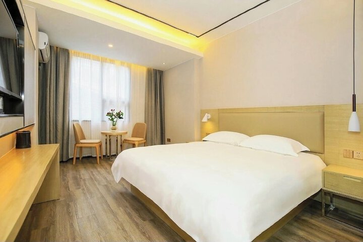 Room 9 of 20