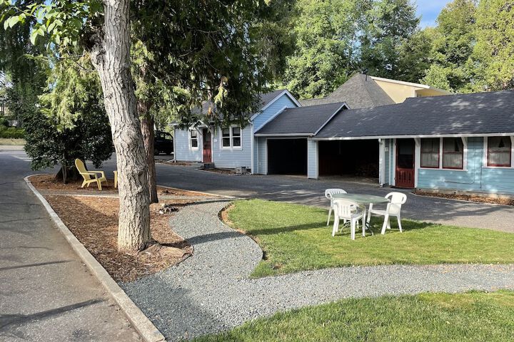 Hotel Exterior 73 of 76