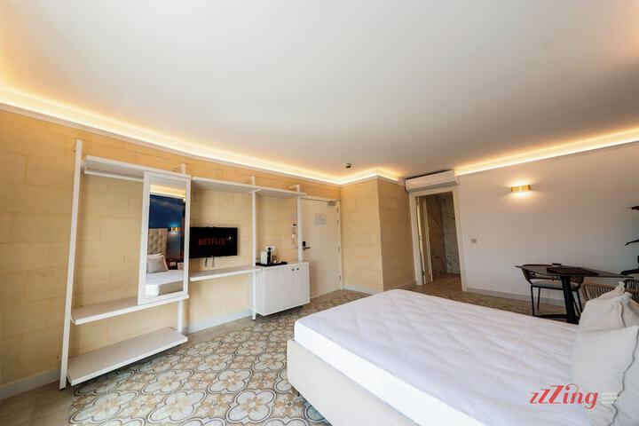 Room 3 of 53