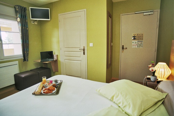Room 6 of 32