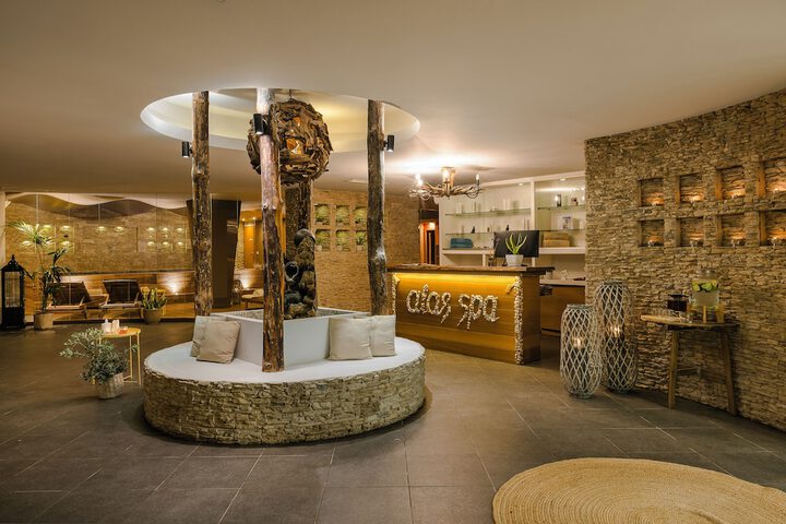 Hotel Interior 102 of 132