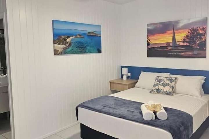 Room 4 of 12