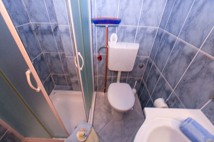 Room 3 of 20