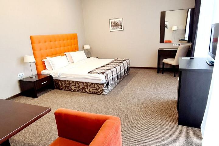 Room 6 of 37