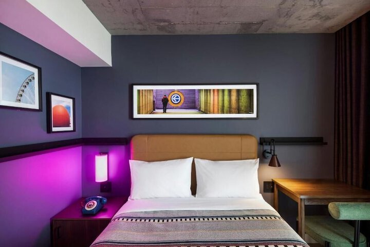 Room 8 of 13