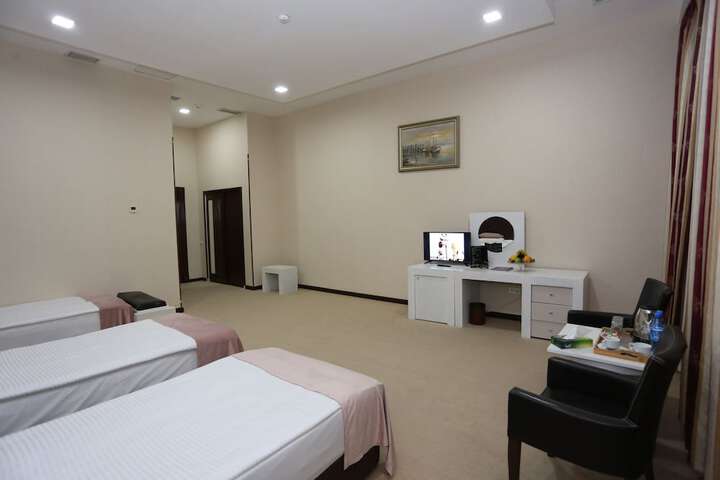 Room 10 of 16