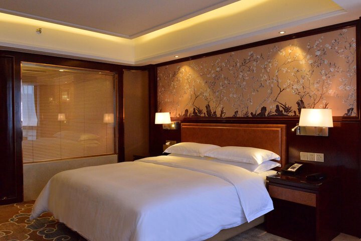 Room 9 of 23