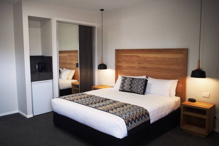 Room 7 of 16
