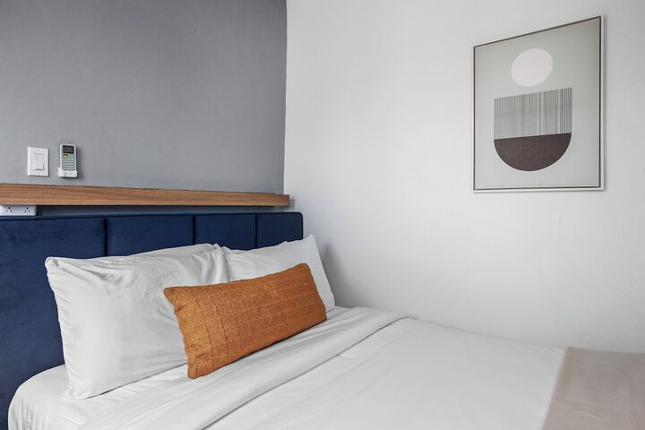 Room 6 of 118