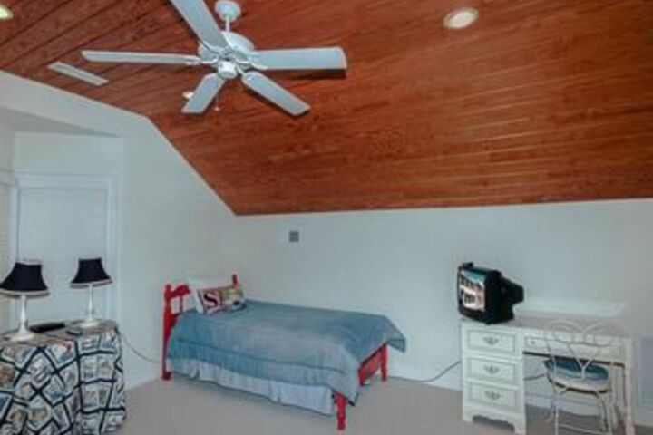 Room 12 of 48
