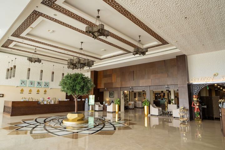 Entrance & Lobby