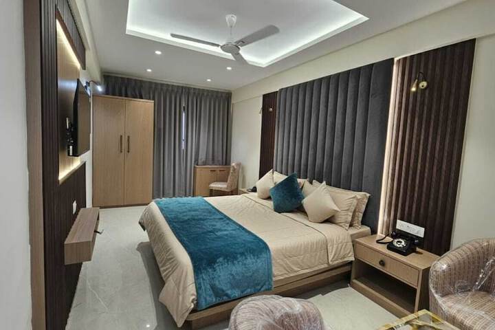 Room 4 of 11