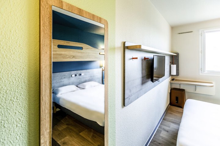 Room 2 of 35