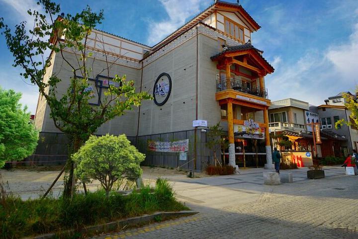 Exterior of Hwangsil Tourist Hotel