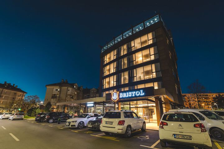 Hotel 90 of 93