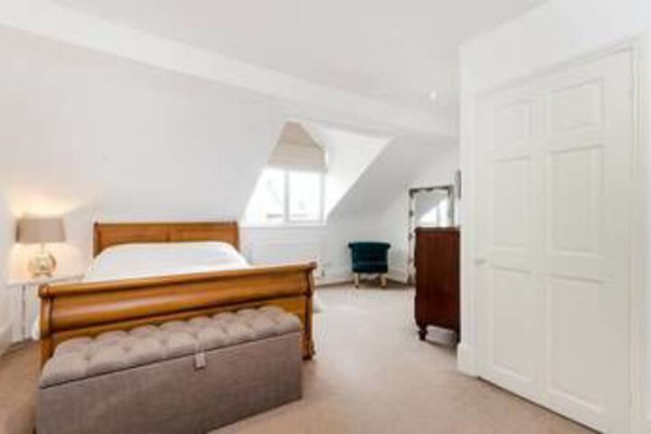 Room 4 of 13
