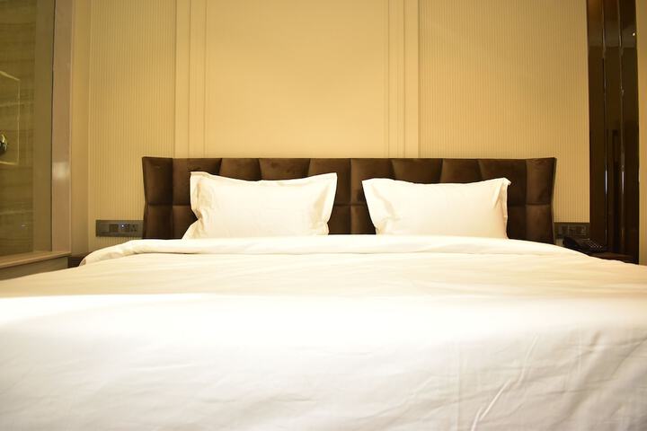 Room 10 of 22