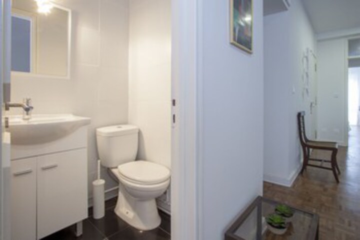 Room 4 of 25