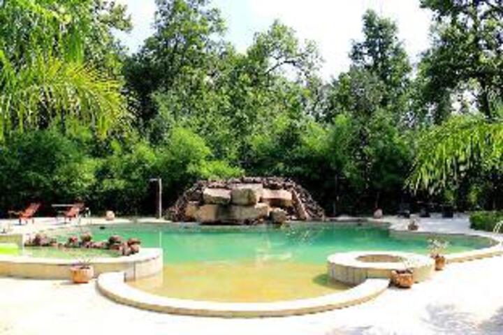 Image of The Roaring Salvan County