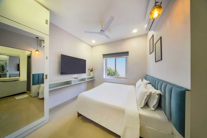 Room 13 of 27
