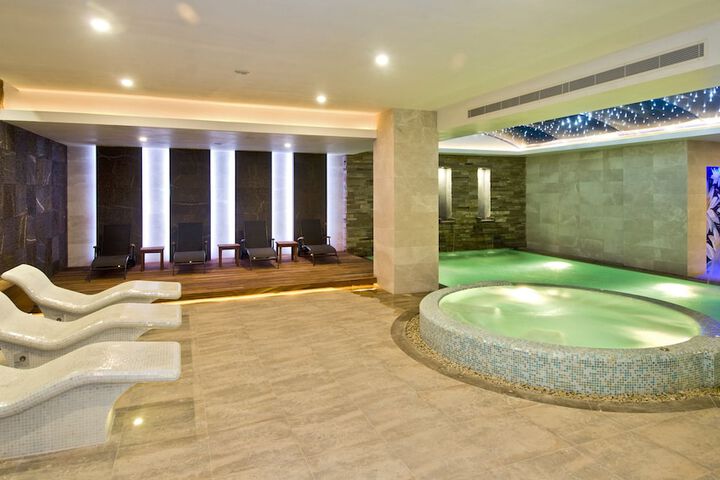 Hotel with Pool