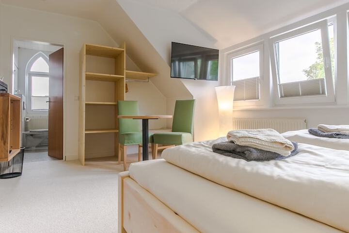Room 10 of 48