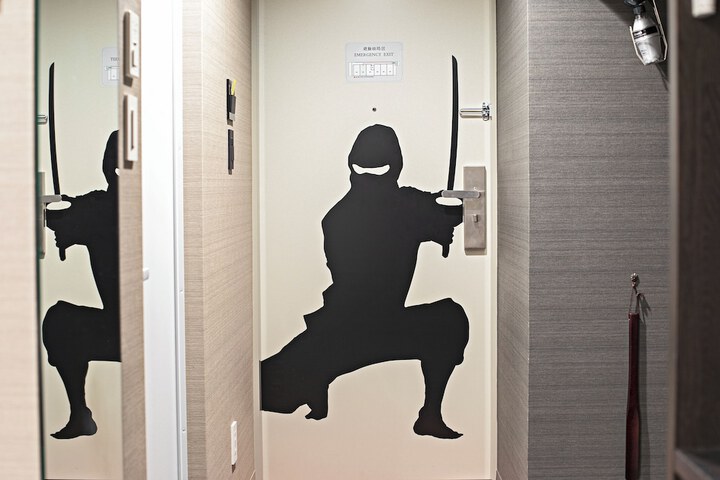 Room 18 of 32