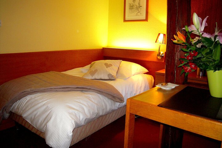 Room 3 of 32