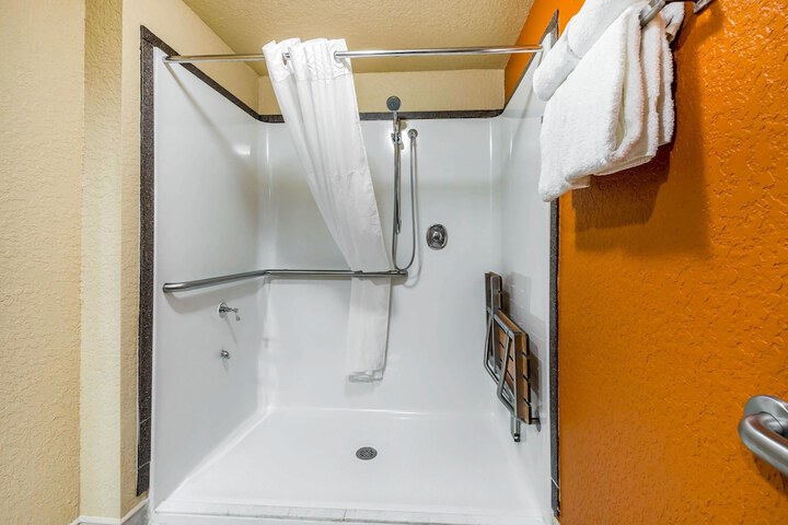 Room 34 of 52