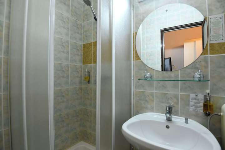 Room 15 of 28